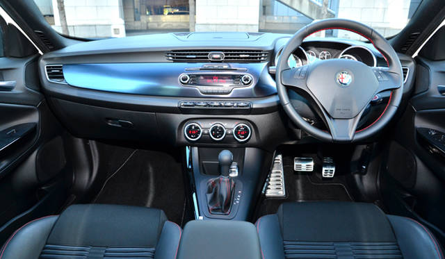 <strong>Alfa Romeo Giulietta｜アルファ ロメオ ジュリエッタ</strong>　