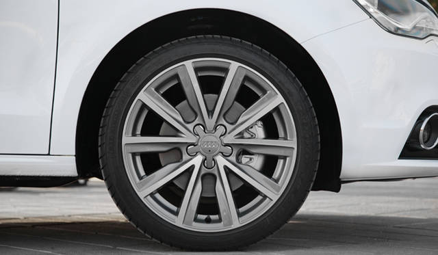 <strong>AUDI A1｜アウディ A1</strong>　