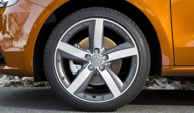 <strong>AUDI A1｜アウディ A1</strong>　