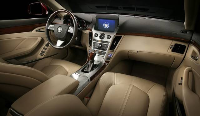 <strong>Cadillac CTS Sedan｜キャディラックCTSセダン</strong>（本国仕様）