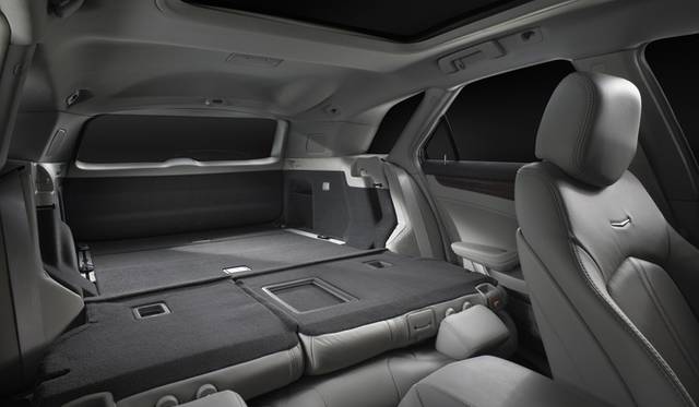 <strong>Cadillac CTS SportsWagon｜キャディラックCTSスポーツワゴン</strong>（本国仕様）