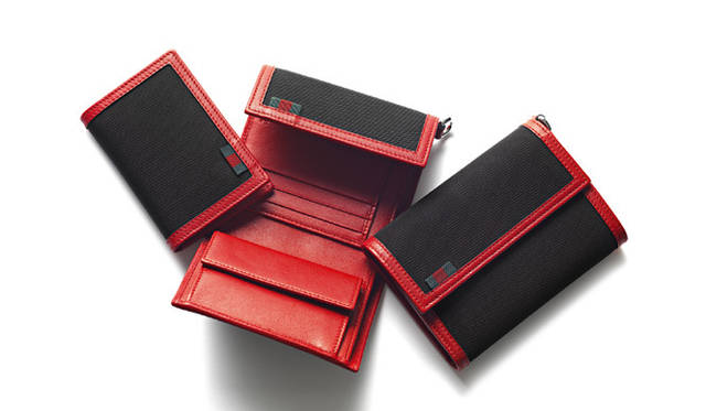<strong>GUCCI│グッチ</strong>　写真左から、トレインパスケース、ウォレット・ミディアムサイズ、ウォレット・ラージサイズ