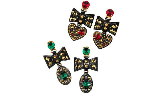 <strong>MIU MIU｜ミュウミュウ</strong>　イヤリング　3万9900円（予定価格）