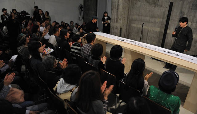 <strong>クリスチャン・マークレー ＆ 巻上公一 ショートインタビュー</strong>