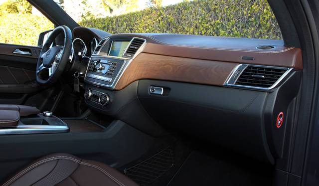 <strong>Mercedes-Benz ML63AMG｜メルセデス・ベンツ ML63AMG</strong>　