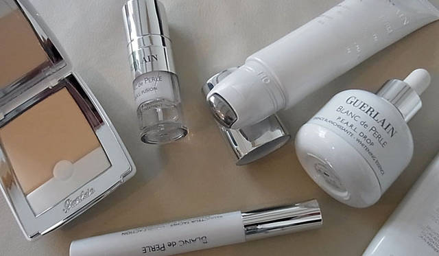 <strong>SAKURA｜第21回 今年の春は、白な気分♪</strong>　気になる美白の新パール成分配合「ゲラン」の“ペルル ブラン”シリーズに4品がくわわります。なかでもロールオン マスクがユニーク！　2月24日（金）新発売です。