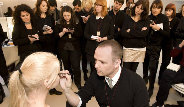 <strong>CHANEL｜シャネル</strong>　2011-12 シャネル メティエダール・コレクション「パリ-ボンベイ」　© CHANEL 2011