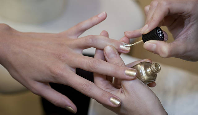 <strong>CHANEL｜シャネル</strong>　2011-12 シャネル メティエダール・コレクション「パリ-ボンベイ」　© CHANEL 2011