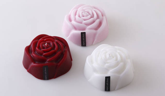 <strong>LIVING LIGHT｜リビングライト</strong>　「Flower Rose（フラワーローズ）」各2600円