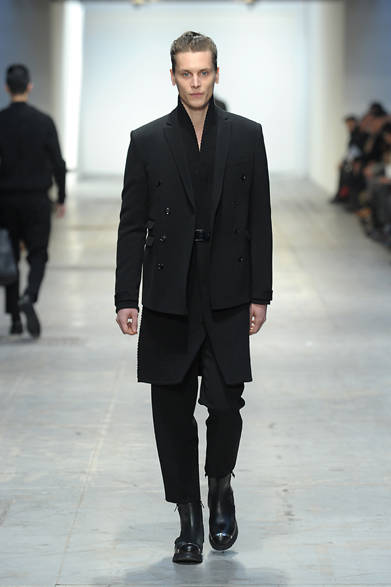 <strong>CoSTUME NATIONAL｜コスチューム ナショナル</strong>