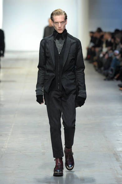 <strong>CoSTUME NATIONAL｜コスチューム ナショナル</strong>