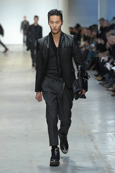 <strong>CoSTUME NATIONAL｜コスチューム ナショナル</strong>