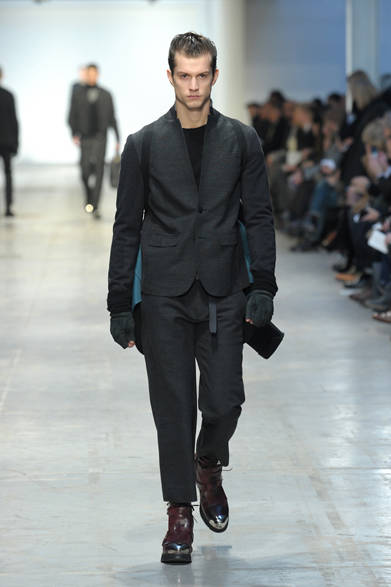 <strong>CoSTUME NATIONAL｜コスチューム ナショナル</strong>