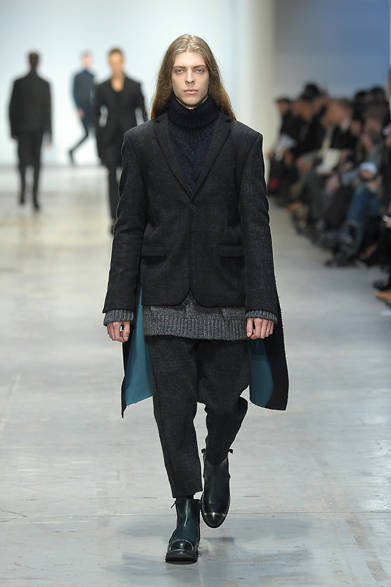 <strong>CoSTUME NATIONAL｜コスチューム ナショナル</strong>