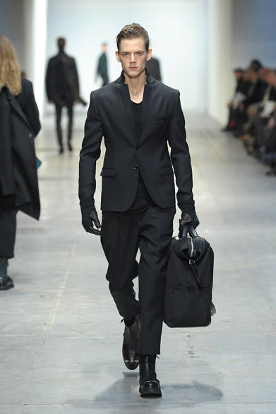 <strong>CoSTUME NATIONAL｜コスチューム ナショナル</strong>