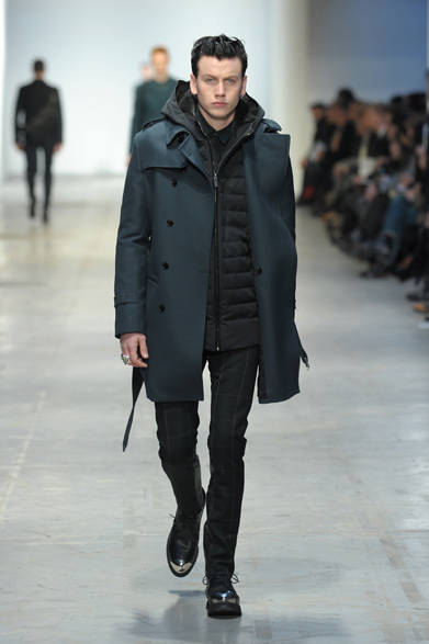 <strong>CoSTUME NATIONAL｜コスチューム ナショナル</strong>