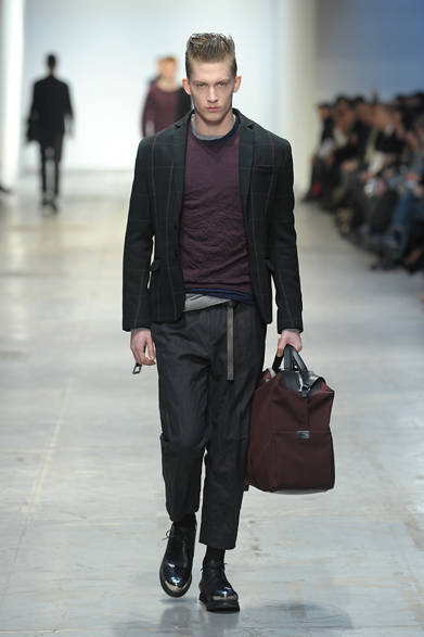 <strong>CoSTUME NATIONAL｜コスチューム ナショナル</strong>