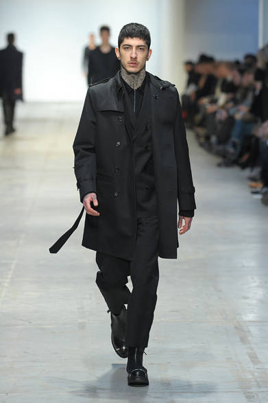 <strong>CoSTUME NATIONAL｜コスチューム ナショナル</strong>