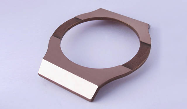 <strong>HUBLOT｜ウブロ</strong>　「マジックゴールド」で作られたアッパーケース。