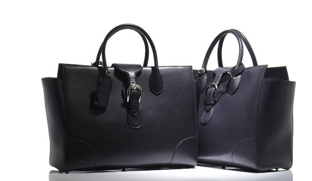 <strong>GUCCI｜グッチ</strong> トートタイプは黒とグレーの2種類。内側にはそれぞれ、赤と黒のファブリックが。トートバッグ [W58×H35×D17cm]  27万7200円