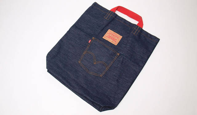<strong>Levi’s®｜リーバイス</strong>　「Levi’s® Vintage Clothing」　Denim Tote bag 8925円（世界240個限定、日本120個限定販売）