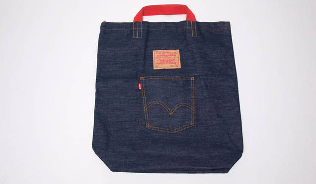 <strong>Levi’s®｜リーバイス</strong>　「Levi’s® Vintage Clothing」　Denim Tote bag 8925円（世界240個限定、日本120個限定販売）