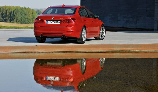 <strong>BMW 3 series｜ビー・エム・ダブリュー 3シリーズ</strong>　スポーツライン（は本国仕様）