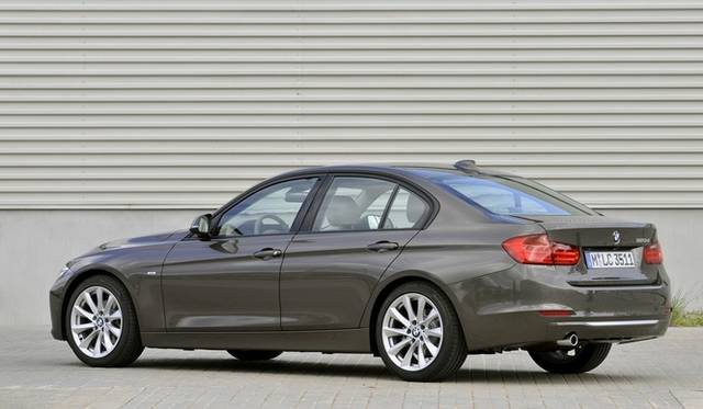 <strong>BMW 3 series｜ビー・エム・ダブリュー 3シリーズ</strong>　モダンライン（本国仕様）