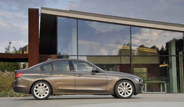 <strong>BMW 3 series｜ビー・エム・ダブリュー 3シリーズ</strong>　モダンライン（本国仕様）