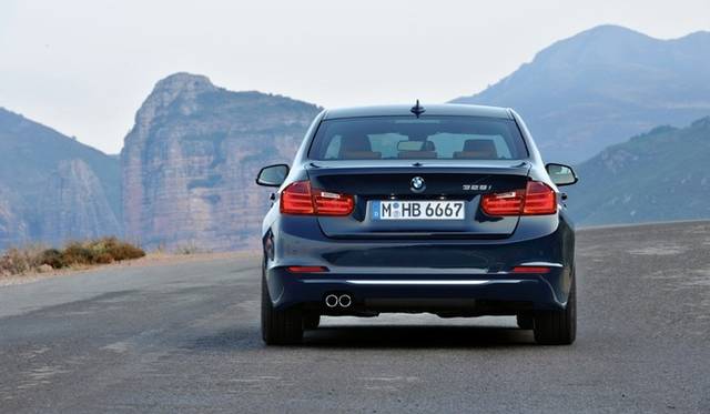 <strong>BMW 3 series｜ビー・エム・ダブリュー 3シリーズ</strong>　ラグジュアリーライン（本国仕様）