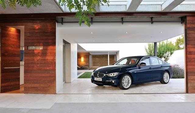 <strong>BMW 3 series｜ビー・エム・ダブリュー 3シリーズ</strong>　ラグジュアリーライン（本国仕様）