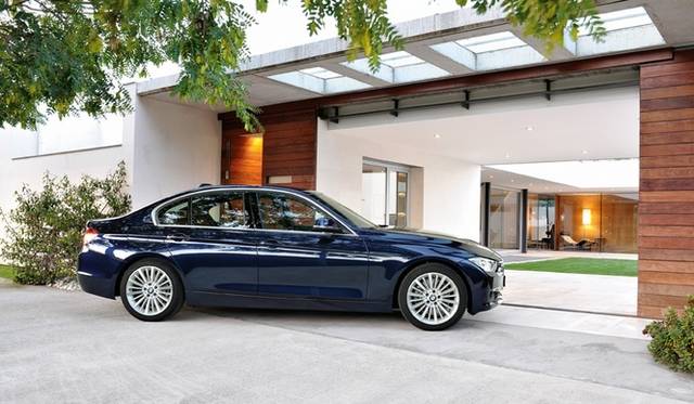 <strong>BMW 3 series｜ビー・エム・ダブリュー 3シリーズ</strong>　ラグジュアリーライン（本国仕様）
