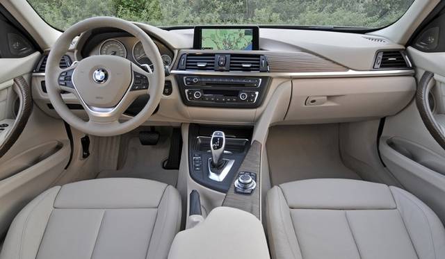 <strong>BMW 3 series｜ビー・エム・ダブリュー 3シリーズ</strong>　ラグジュアリーライン（本国仕様）