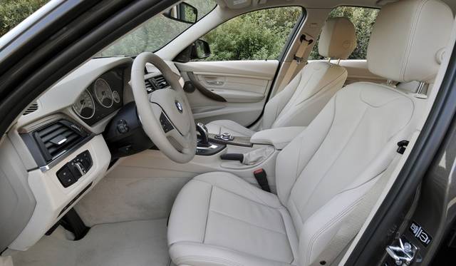 <strong>BMW 3 series｜ビー・エム・ダブリュー 3シリーズ</strong>　ラグジュアリーライン（本国仕様）