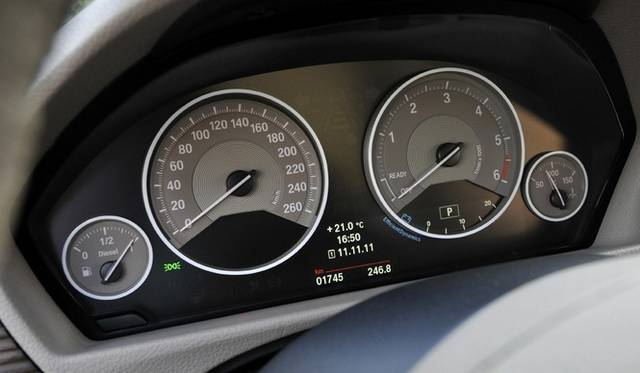 <strong>BMW 3 series｜ビー・エム・ダブリュー 3シリーズ</strong>　メーターパネル（本国仕様）