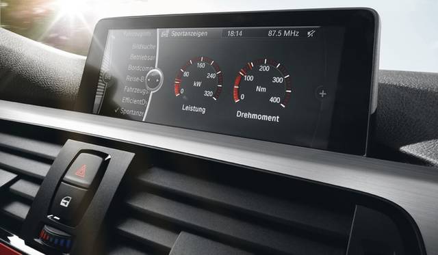 <strong>BMW 3 series｜ビー・エム・ダブリュー 3シリーズ</strong>　iDriveの高解像度8.8インチ・ワイド・コントロール・ディスプレイ（本国仕様）