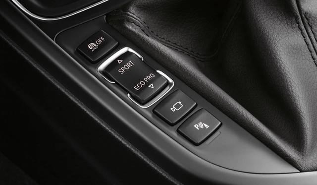 <strong>BMW 3 series｜ビー・エム・ダブリュー 3シリーズ</strong>　エコ・プロモードも備わるドライビング・パフォーマンス・コントロール（本国仕様）