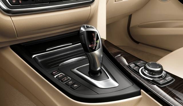 <strong>BMW 3 series｜ビー・エム・ダブリュー 3シリーズ</strong>（本国仕様）