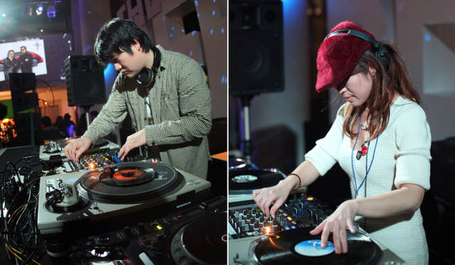 　Kickin’の黒田大介さん（左）とCHAMPの大塚広子さん