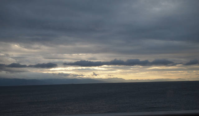 <strong>NISSAN LEAF｜日産 リーフ</strong>　駿河湾の夜明け