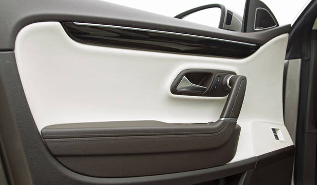 <strong>Volkswagen CC｜フォルクスワーゲン CC</strong>