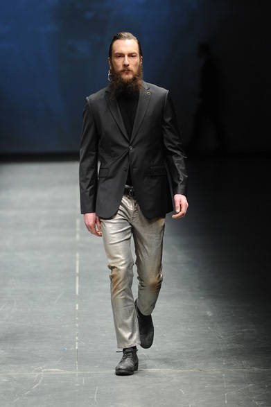 <strong>DIESEL BLACK GOLD｜ディーゼル ブラック ゴールド</strong>　2012-13秋冬メンズコレクション　