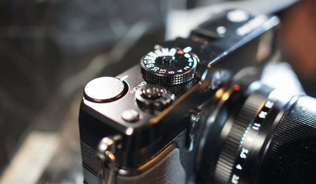 <strong>FUJIFILM X-Pro1｜フルサイズ機に匹敵する“プレミアムカメラ”</strong>　