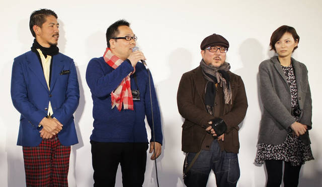 <strong>FUJIFILM X-Pro1｜フルサイズ機に匹敵する“プレミアムカメラ”</strong>　発表パーティにはデザイナーのタイシノブクニ氏など著名人の姿も。