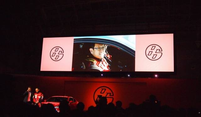 <strong>トヨタ86｜TOYOTA 86</strong>　テストドライバー成瀬弘氏に「運転も知らないのにクルマのことを語るな」と言われたことを悔しくおもい、自らハンドルを握りトレーニングを重ねたという