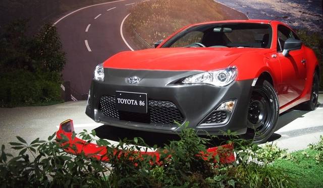 <strong>トヨタ86｜TOYOTA 86</strong>　RSはエアコンすらない、レース前提のカスタマイズ専用のハードな仕様だ。