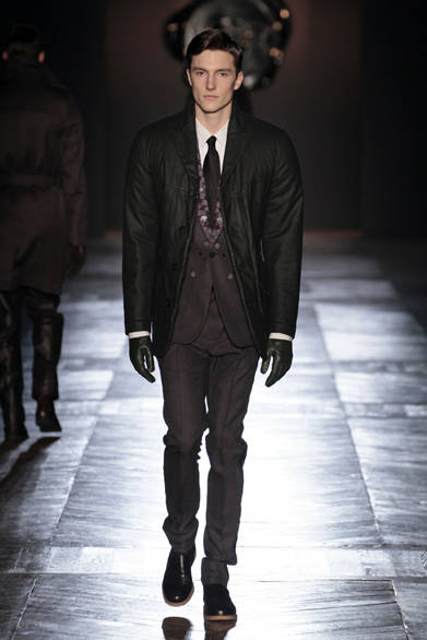 <strong>Viktor & Rolf｜ヴィクター&ロルフ</strong>　