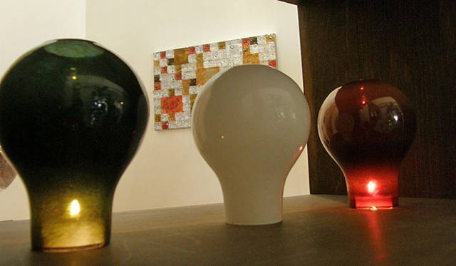 <strong>「fresco」グラスデザインワークショップ</strong>　受講生講評時のディスプレイ