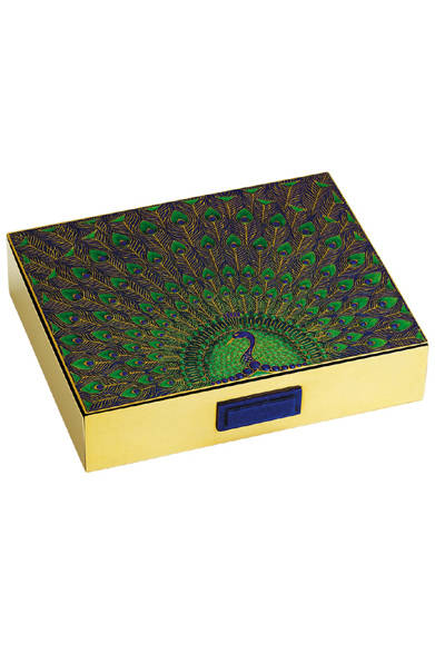 <strong>Van Cleef & Arpels｜ヴァン クリーフ＆アーペル</strong>　ヘリテージコレクションより。クジャクのミノディエール　ヴァン クリーフ＆アーペルコレクション、1950年　© Van Cleef & Arpels<br /><br />ヴァン クリーフ＆アーペル ル デスク<br />Tel. 0570-00-8202