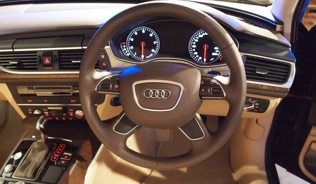 <strong>Audi A6 Avant｜アウディ A6 アバント</strong>